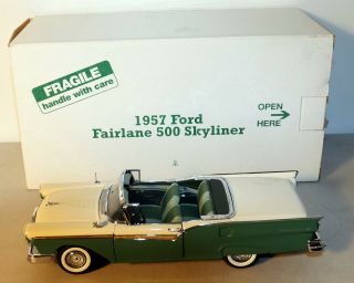 Dte 1:24 Danbury Green/white 1957 Ford Fairlane 500 Skyline Niob