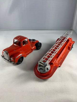 Tootsietoy Vintage - Rare - Chicago 24 U.  S.  A.  - Red F.  D.  Ladder Truck