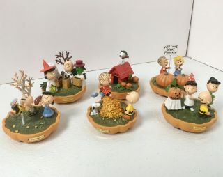 (6) Hawthorne Village Peanuts “it’s The Great Pumpkin” Charlie Brown Sculptures