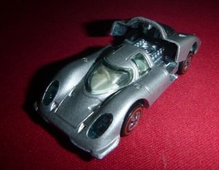 Vintage 1969 Hot Wheels Red - Lines Silver Porsche 917 with Metal Badge 4