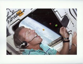 Autograph,  Hand Signed Sts - 46 Astronaut: Loren Shriver