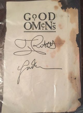 Neil Gaiman Terry Pratchett Autograph Signed Signature Title Page From Good Omen