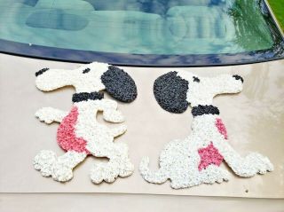 2 Vintage Peanuts Snoopy Popcorn Plastic Decorations Dog Gang Beagle