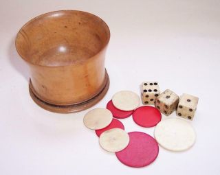 Vintage Treen WOODEN DICE SHAKER & Antique Bovine BONE DICE & COUNTERS Chips 3