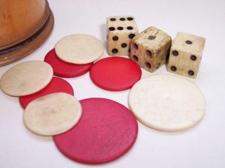 Vintage Treen WOODEN DICE SHAKER & Antique Bovine BONE DICE & COUNTERS Chips 4