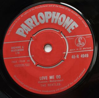 The Beatles - Love Me Do - UK Red Parlophone 7” - ZT 1 A / ZT 1 O - 1962 - HEAR 2