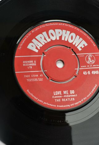 The Beatles - Love Me Do - UK Red Parlophone 7” - ZT 1 A / ZT 1 O - 1962 - HEAR 4