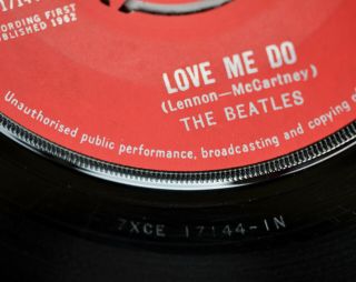 The Beatles - Love Me Do - UK Red Parlophone 7” - ZT 1 A / ZT 1 O - 1962 - HEAR 5