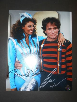 Raquel Welch & Robin Williams Dual Signed 8x10 Photo Mork & Mindy Autograph Rare