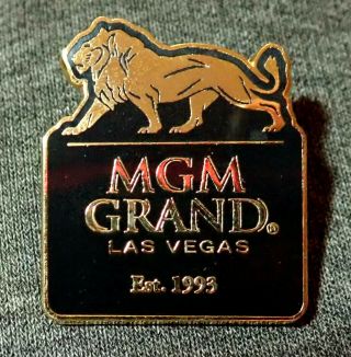Rare Vintage Lapel Pin Mgm Grand Casino Las Vegas Media Lion Pedestal