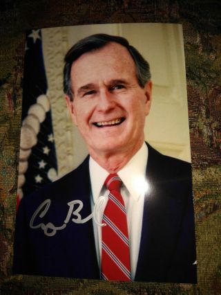 President George H.  W.  Bush 41 Signed 4x6 Color Photograph
