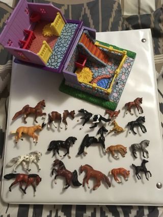 Breyer Mini Whinnies 10 Adults 8 Foals,  Small House.  2 Classic Breyers