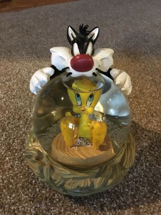 1995 Warner Bros Looney Tunes Sylvester & Tweety Bird Large Snow Globe