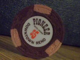 Pioneer Hotel Casino $5.  00 Hotel Casino Gaming Chip Reno,  Nv