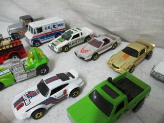 19 VINTAGE MAINLY 1970 ' S HOT WHEELS VEHICLES SOME RARE HOTWHEELS LQQK 4