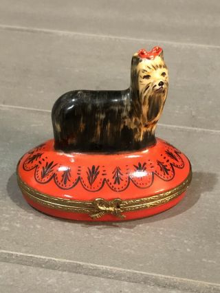 Limoges Peint Main Yorkshire Terrier Yorkie Dog Porcelain Enamel Trinket Box