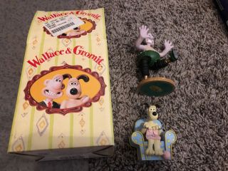 Set Of 2 Wallace And Gromit Figurines Pre - Owned - Gromit Knitting Wallace Pants