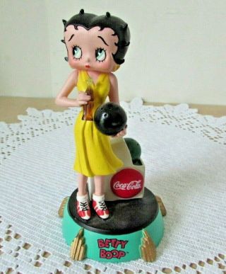 Betty Boop Coca - Cola Figurine Betty Bowling 2004 5 "