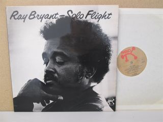 Ray Bryant ‎– Solo Flight Piano Jazz Lp (pablo Uk Vinyl 1977 Nm) Ny 1976 Recs