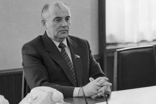 President Of Soviet Union Nobel Prize Mikhail Gorbachev Autographed Card 1982