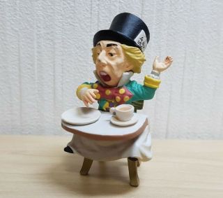 Kaiyodo Alice In Wonderland Tea Party Mad Hatter Diorama Figure