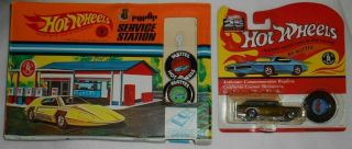 Vintage Hot Wheels Pop Up Service Station W/original Hot Wheels Badges & Car
