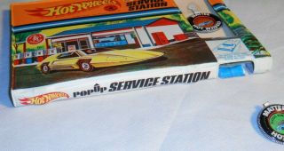 Vintage Hot Wheels Pop Up Service Station W/Original Hot Wheels Badges & Car 5