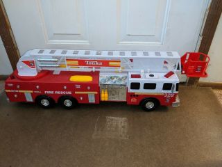 Large 32 " Tonka Fire Rescue 328 Lights & Sounds Ladder Bucket Fire Truck 05786