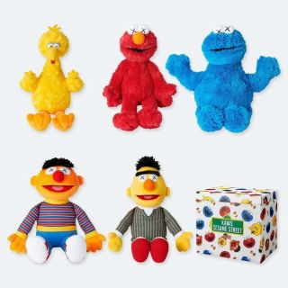 Kaws x Sesame Street x Uniqlo Toy Complete Box Set Rare Limited Edition 2