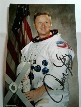 Don Lind Authentic Hand Signed Autograph 4x6 Photo - Nasa Astronaut