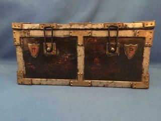 Huntley & Palmers Iron Chest Biscuit Tin,  1907, 3