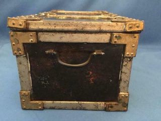 Huntley & Palmers Iron Chest Biscuit Tin,  1907, 5