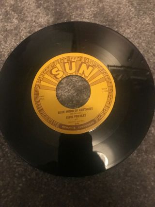 ultra rare ELVIS PRESLEY Sun record 45 That’s All Right - blue moon of Kentucky 4