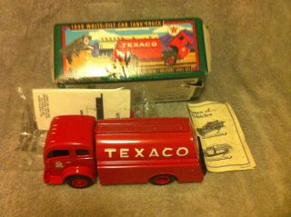 Ertl - - Texaco Bank - - 1949 White Tilt Cab Tank Truck - Die Cast Metal - - - -