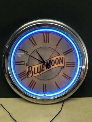 2005 Blue Moon Beer Wall Hanging Neon Light Up Clock Game Room Man Cave