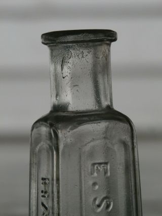 Early Antique E.  S.  RUSSELL No.  1 HAIR DYE Four Sided Medicine Bottle 4