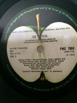 The Beatles vinyl lp White Album,  U.  K.  Mon Album No 0192451.  1968.  Good /Plus 7