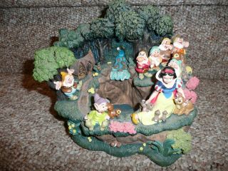 Disney Snow White And The Seven Dwarfs Waterfall / Fountain Figurine