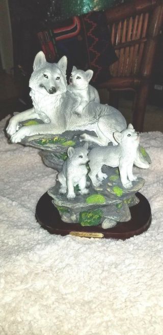Vintage Wolf And Her Baby Wolves Pups Statue Large Dwk 2008 Collectible