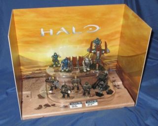 Halo Toys R Us Exclusive Display W/logo By Mega Construx Yankee Squad,  Lance