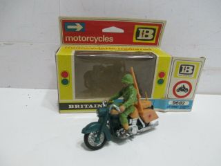 BRITAINS MILITARY MOTORCYCLE RIDER 1/43 2
