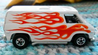 Vintage Hot Wheels 1974 Van White with red flames NM - 5