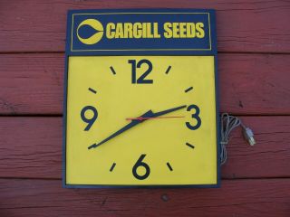 Vintage Cargill Seeds Farm Feed Advertising Electric Wall Clock -