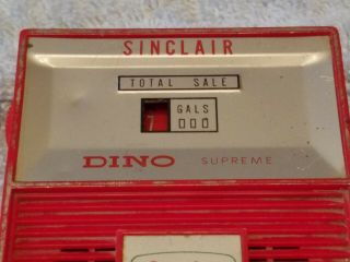 1960 ' s Vintage SINCLAIR DINO Old Gas Pump Transistor AM Radio Model 1623 2