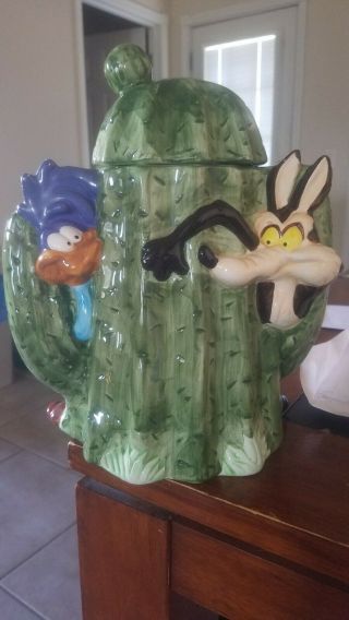 Warner Brothers Wile E Coyote And The Roadrunner Cactus Cookie Jar