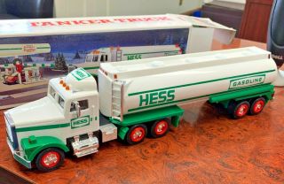 Vintage Hess Toy Truck Bank,  1987 With Gas Oil Barrels - Truck And Tires Look