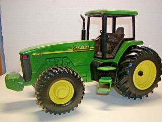 2003 Ertl 1/16 John Deere 8210 series Tractor Die cast Toy 15476 pre - owned 2
