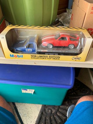 Mobil 1998 Limited Edition Collector’s Toy Truck Tow Truck Porsche 928 Vintage