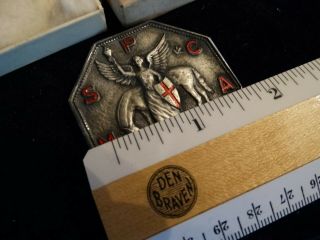 Vintage 1934 M.  S.  P.  C.  A.  enameled octagon shape medallion cammall badge co w/box 2