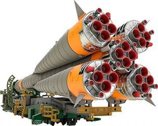 1/150 Plastic Model Soyuz Rocket,  Transport Train 1/150 Scale Ps Made Of Prefa